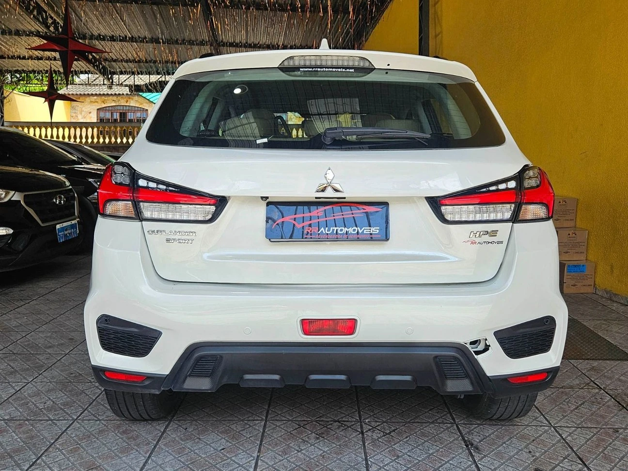 MITSUBISHI OUTLANDER