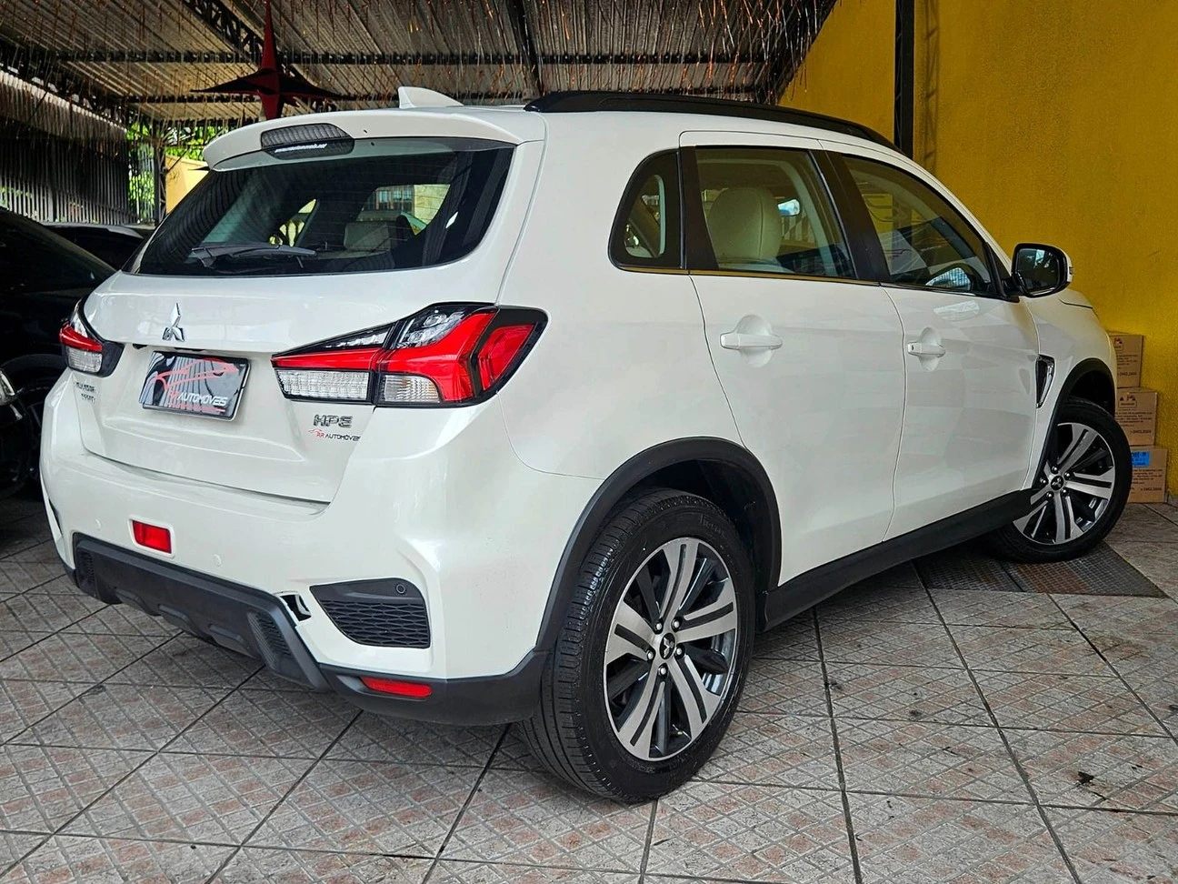 MITSUBISHI OUTLANDER