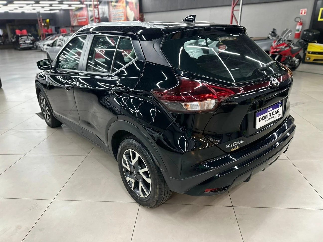 NISSAN KICKS