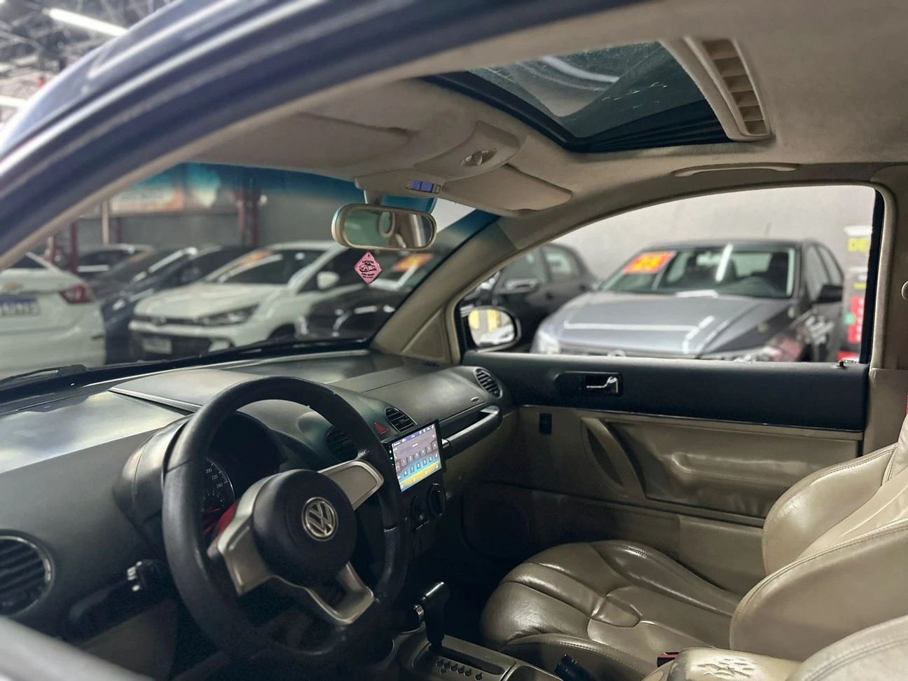 VOLKSWAGEN NEW BEETLE