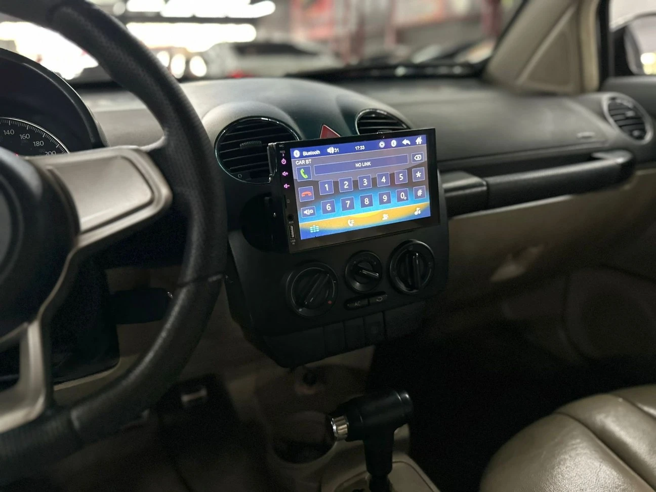 VOLKSWAGEN NEW BEETLE