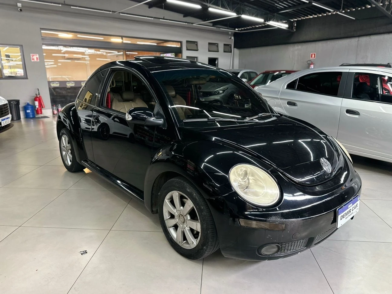 VOLKSWAGEN NEW BEETLE