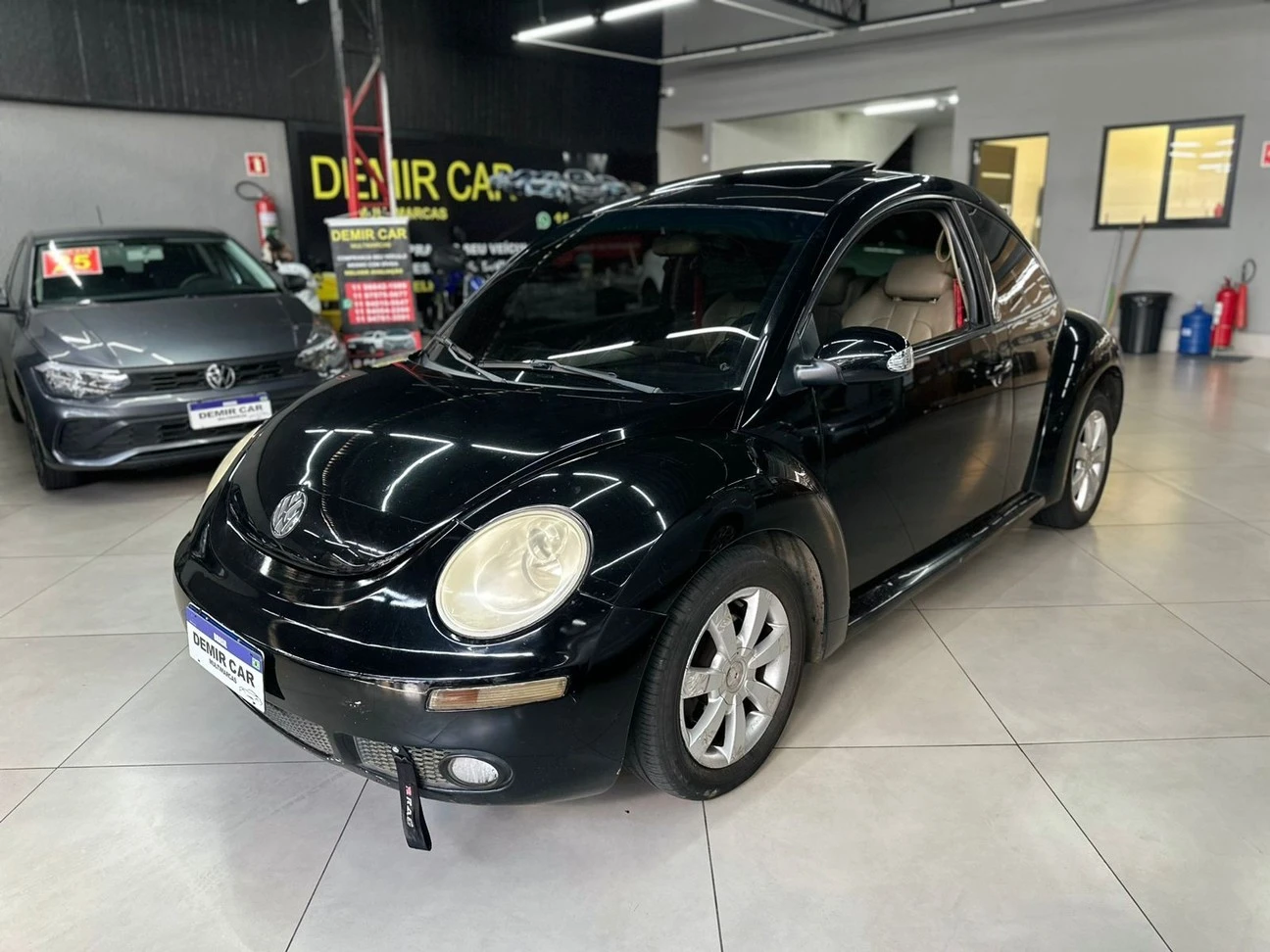 VOLKSWAGEN NEW BEETLE