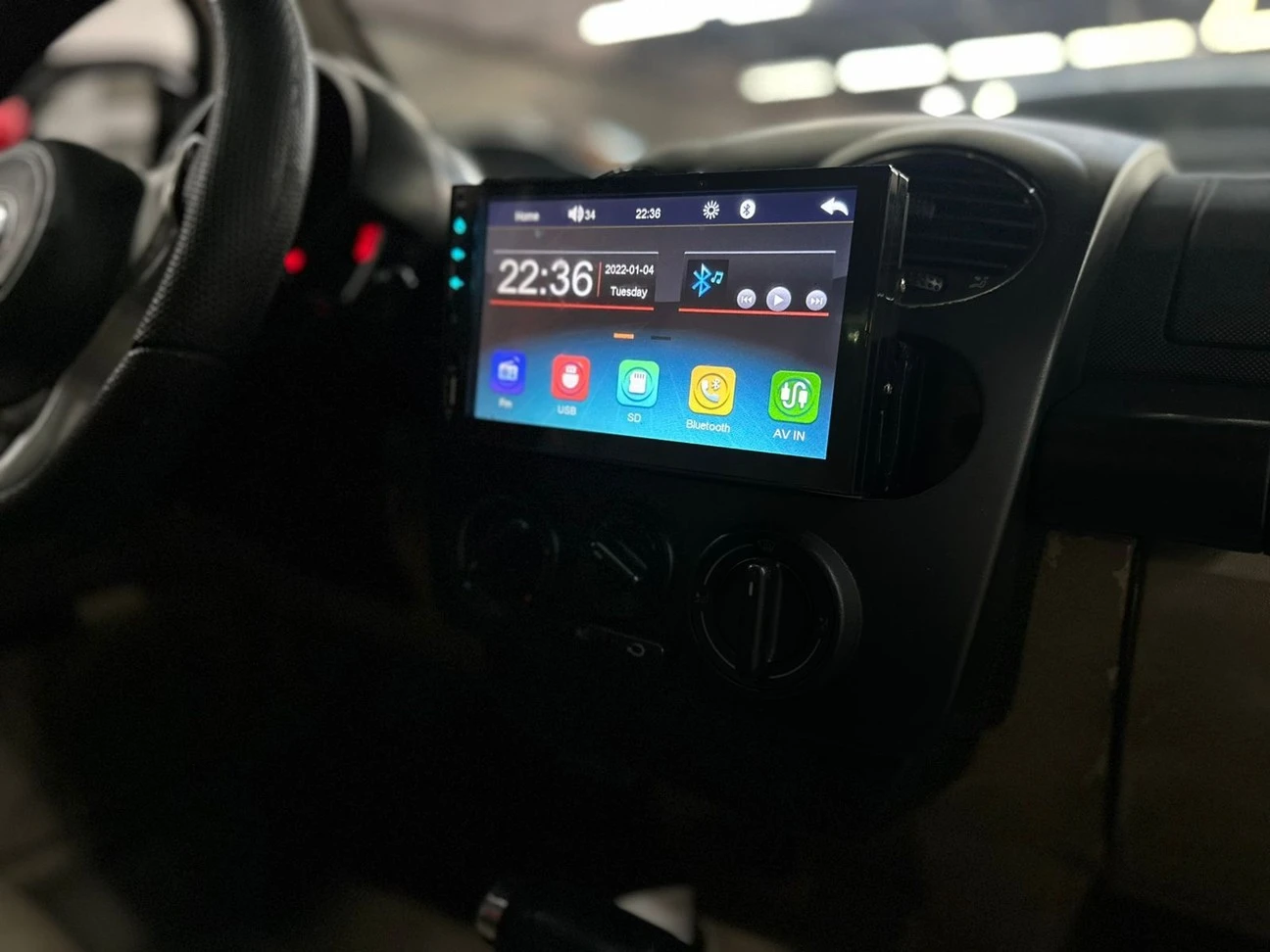 VOLKSWAGEN NEW BEETLE