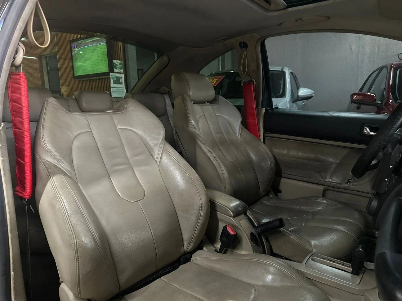 VOLKSWAGEN NEW BEETLE