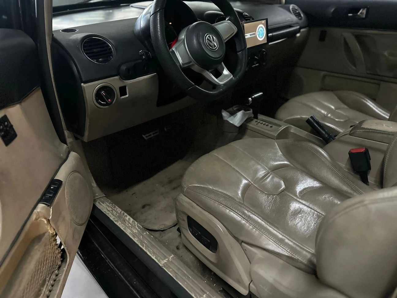 VOLKSWAGEN NEW BEETLE