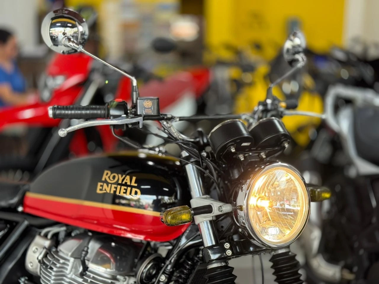 ROYAL ENFIELD INTERCEPTOR 