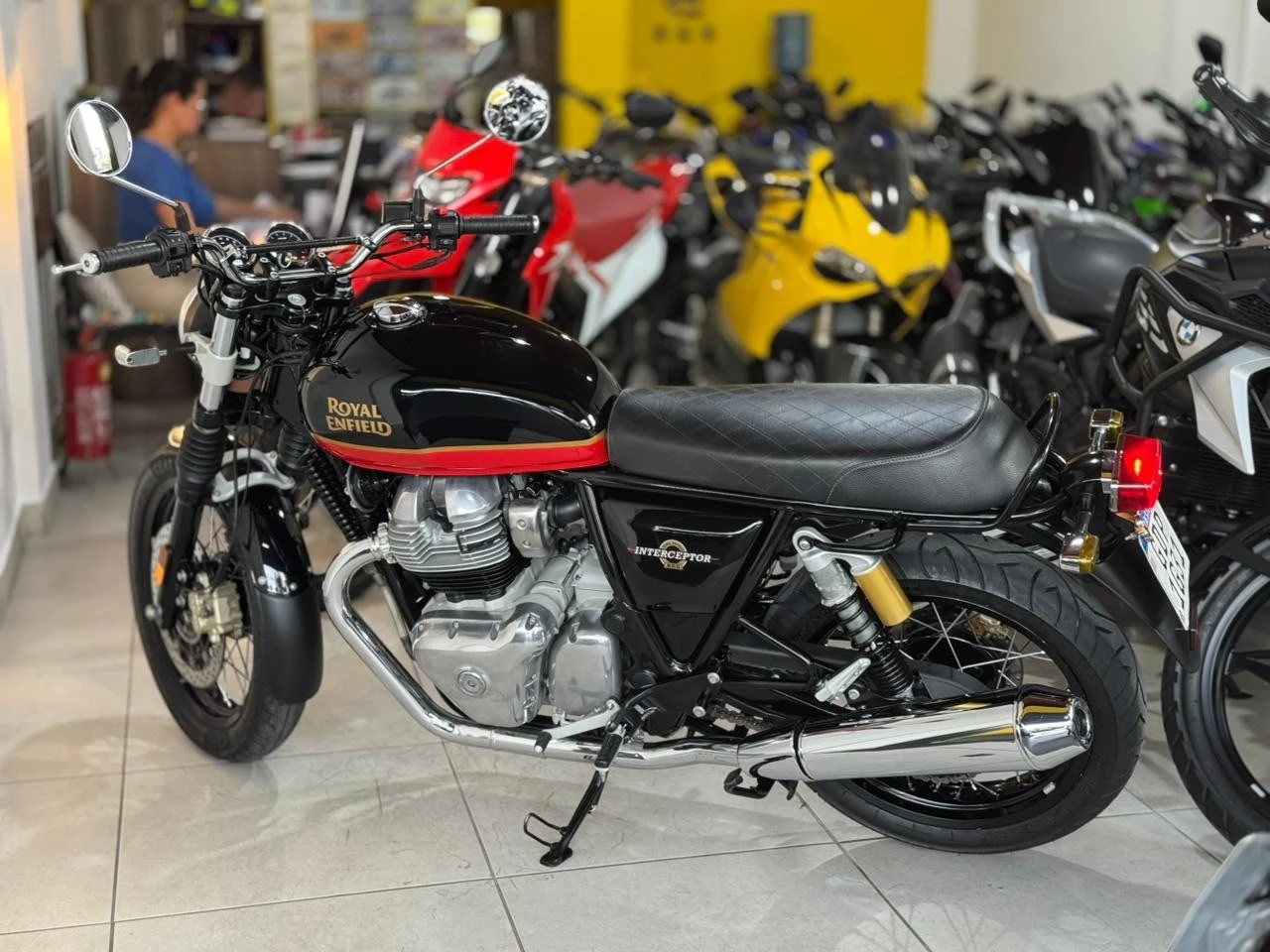 ROYAL ENFIELD INTERCEPTOR 