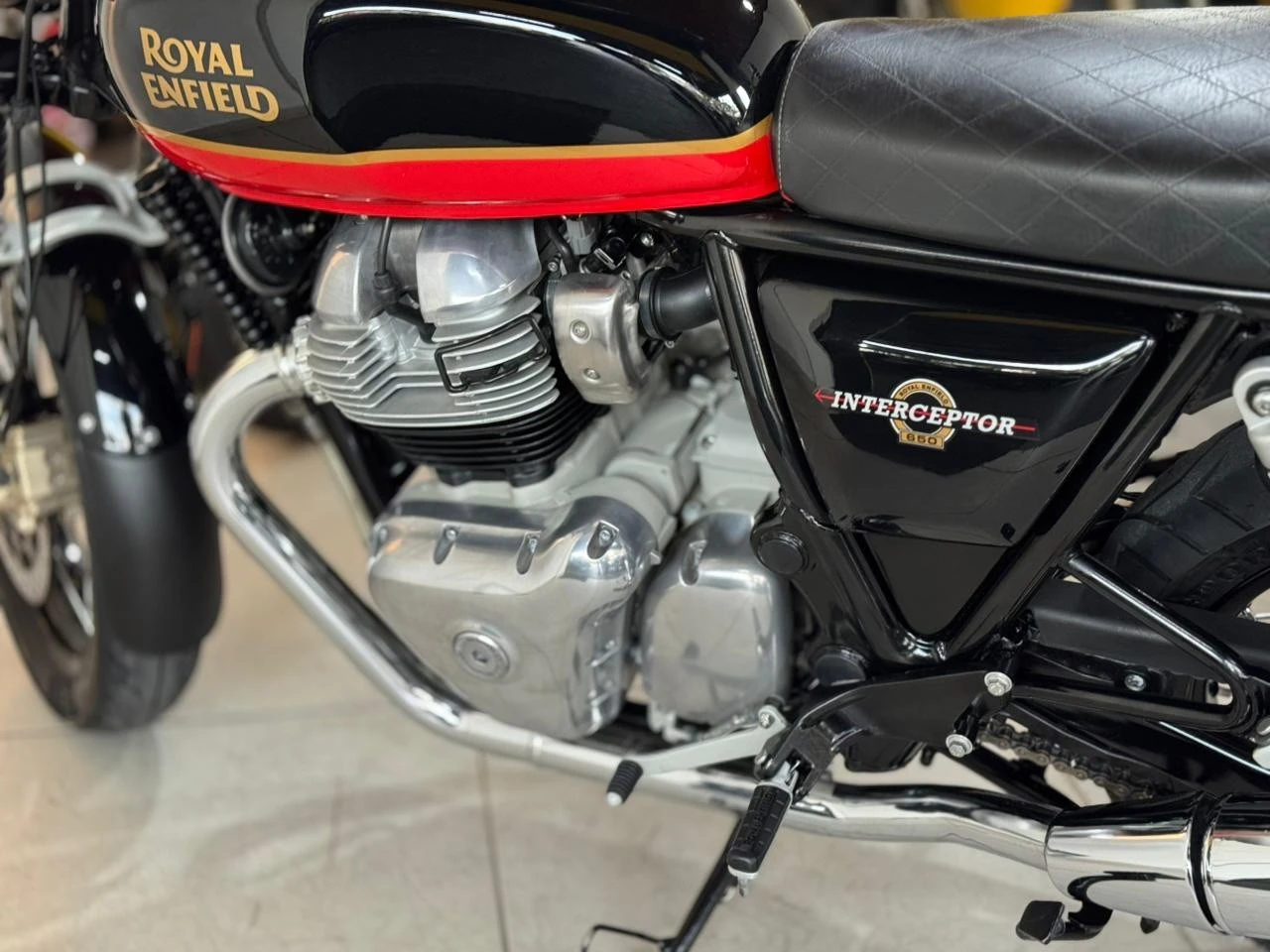 ROYAL ENFIELD INTERCEPTOR 
