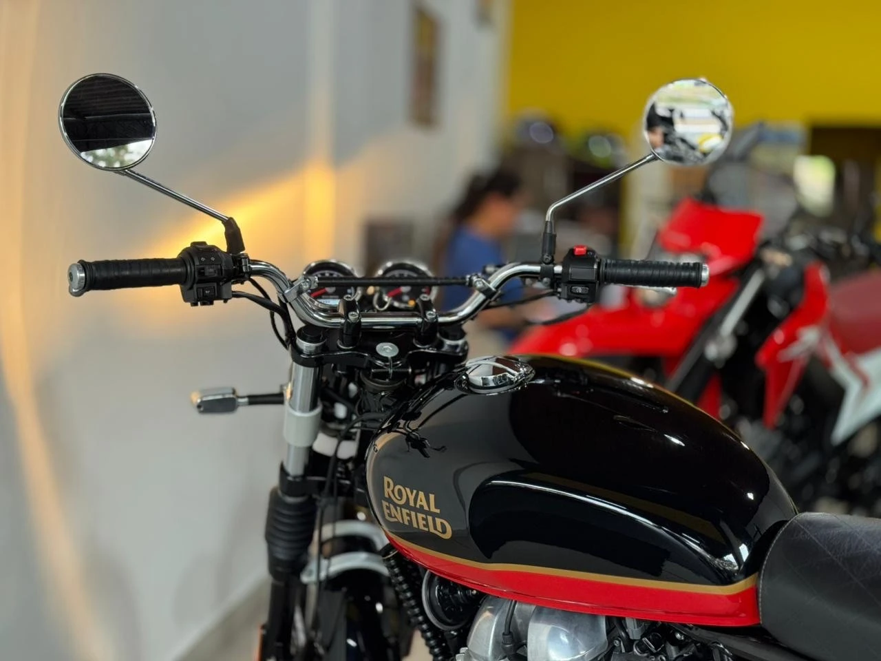 ROYAL ENFIELD INTERCEPTOR 