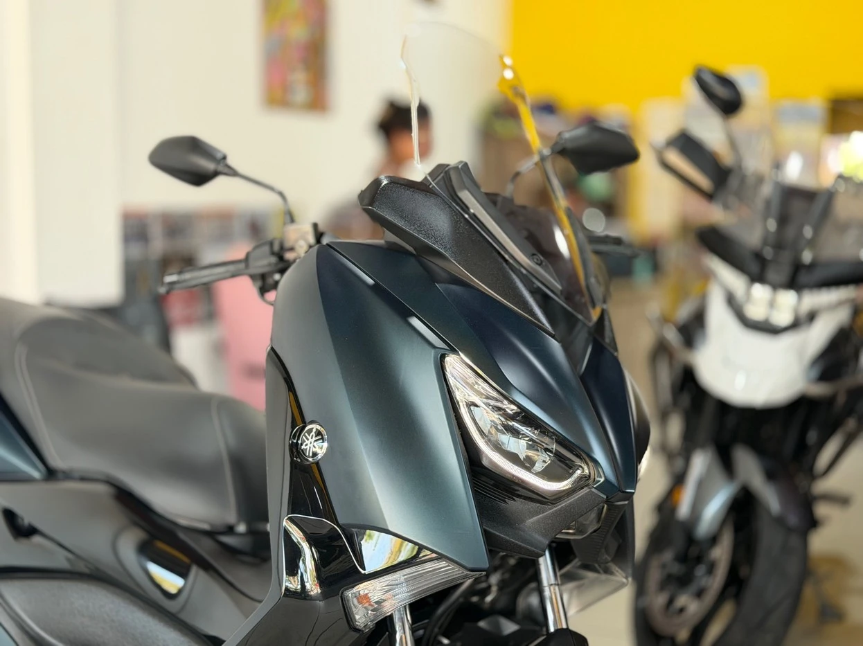YAMAHA XMAX ABS