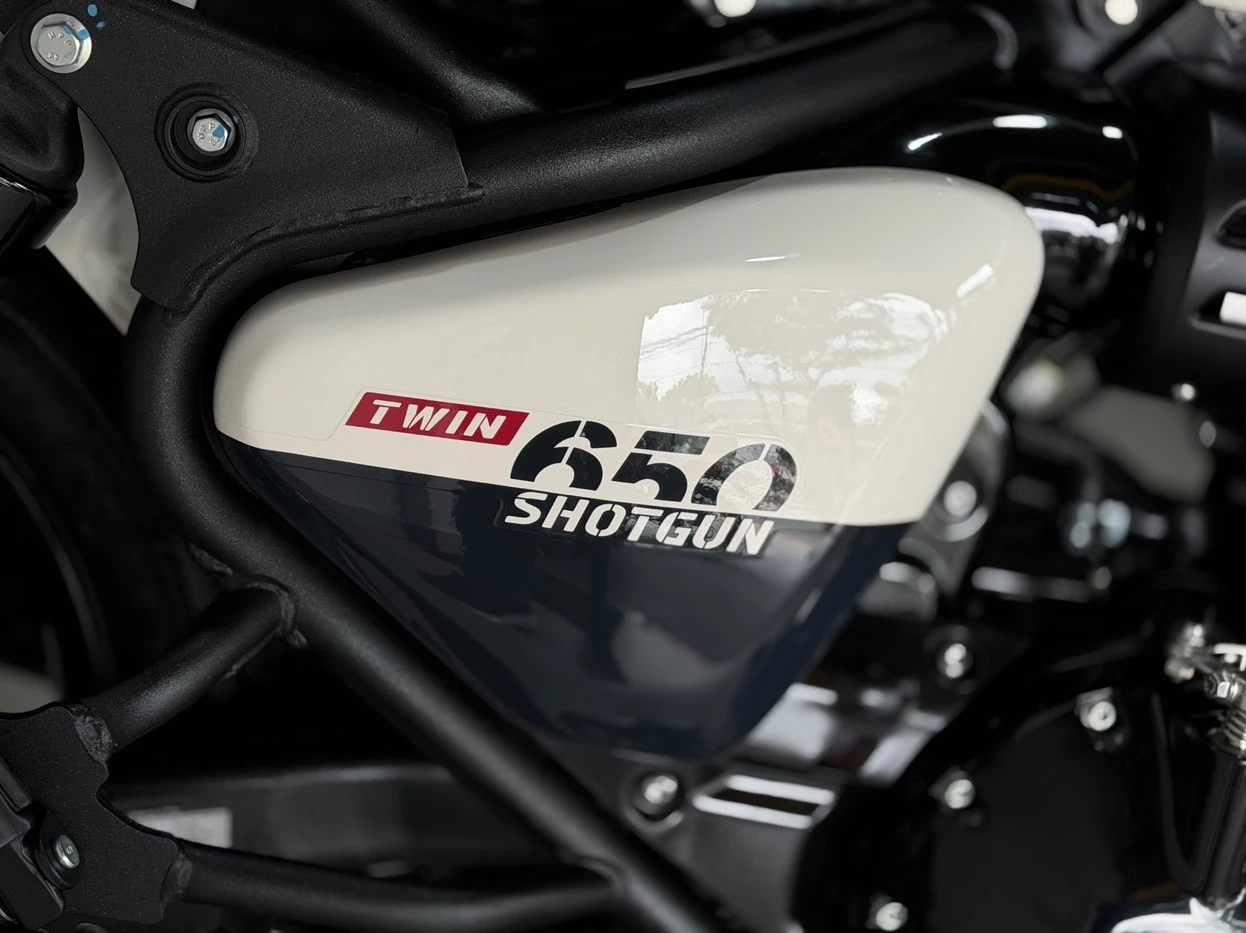 ROYAL ENFIELD SHOTGUN 650 STENCIL WHITE