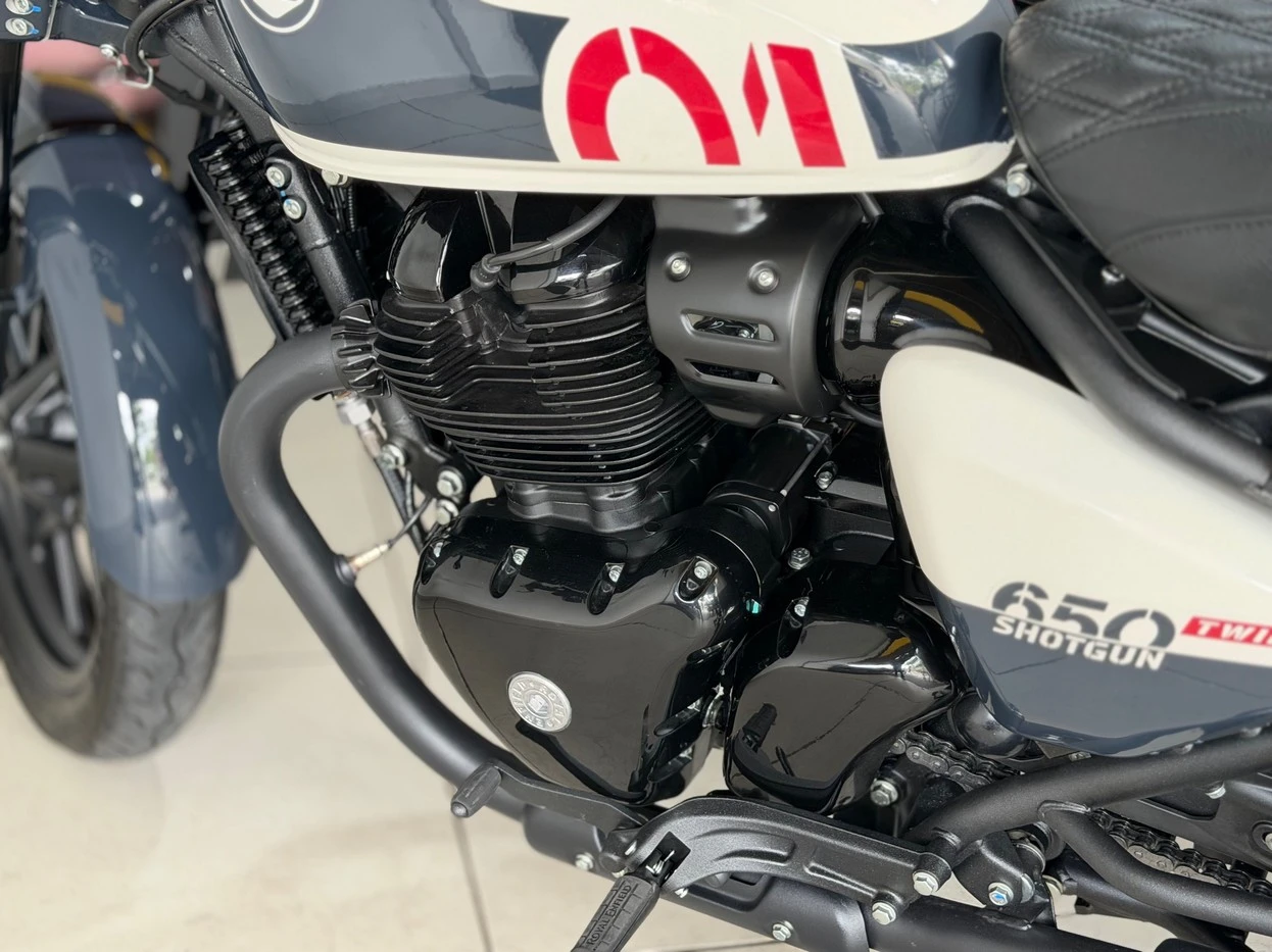 ROYAL ENFIELD SHOTGUN 650 STENCIL WHITE