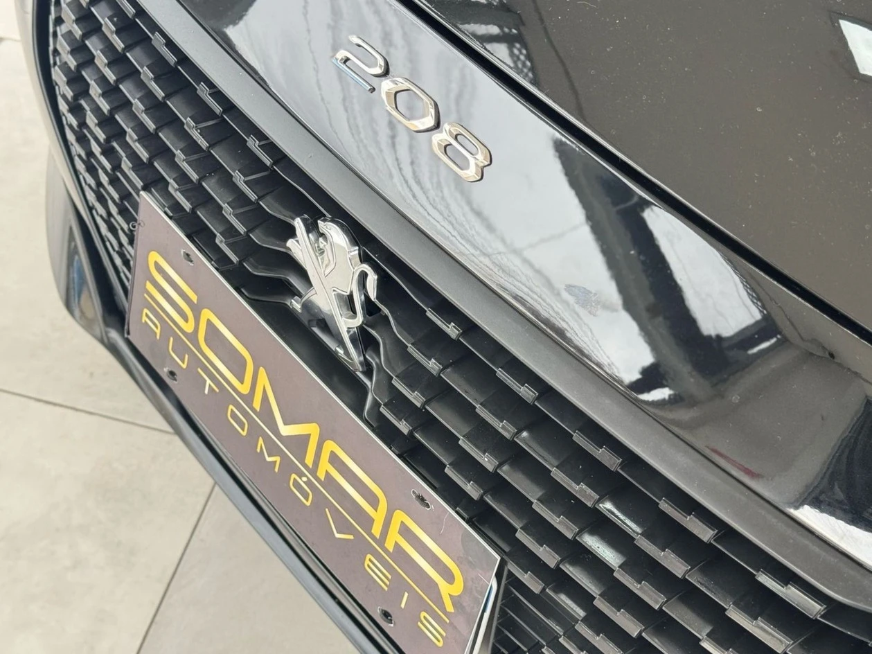 PEUGEOT 208