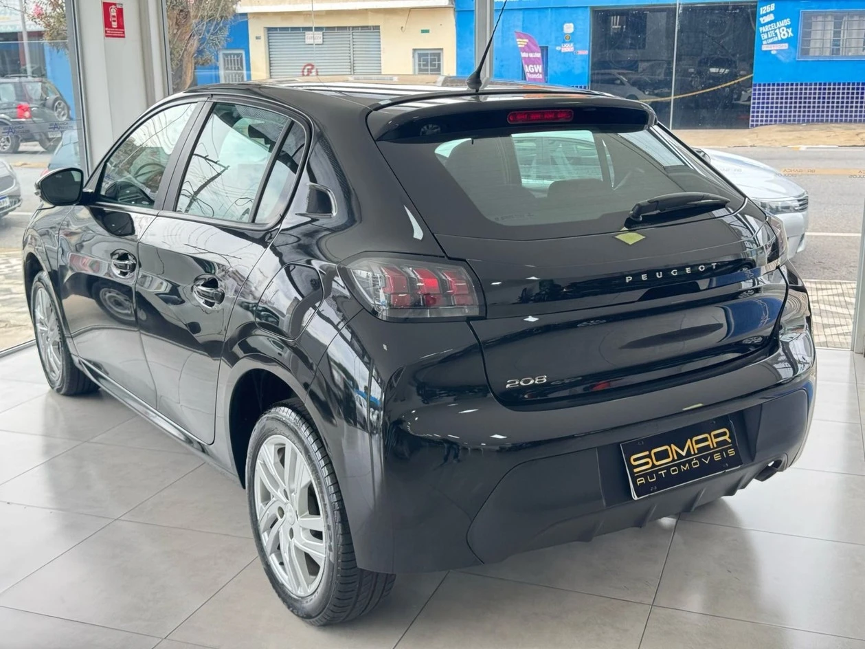 PEUGEOT 208