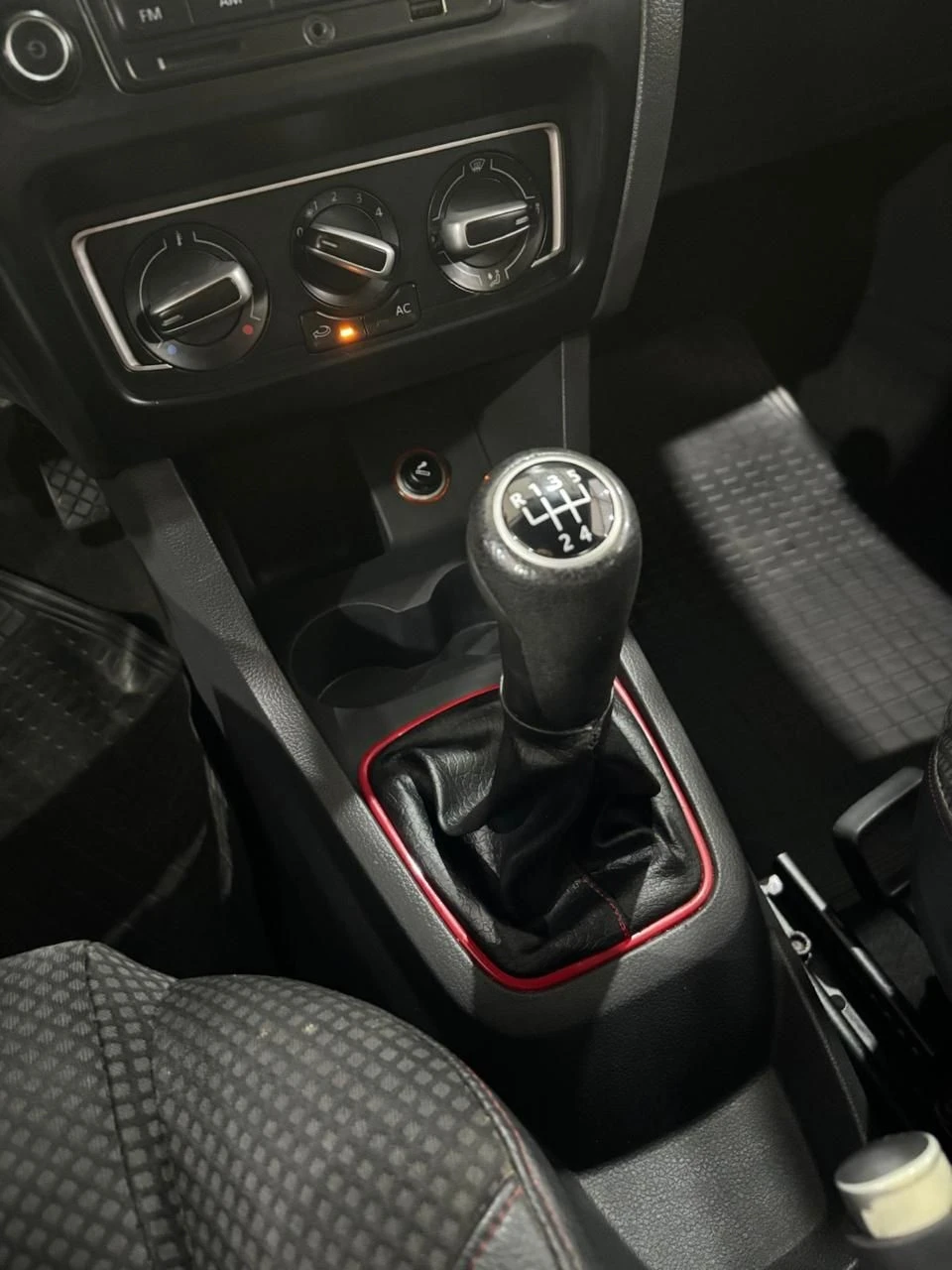 VOLKSWAGEN FOX