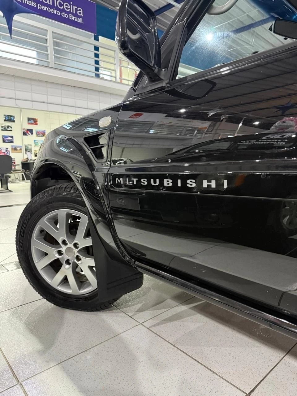 MITSUBISHI PAJERO TR4