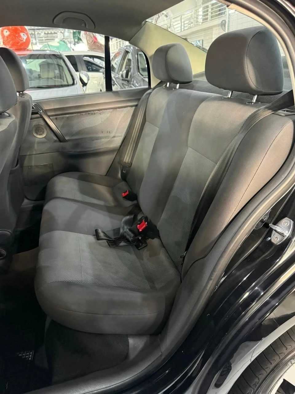 VOLKSWAGEN POLO SEDAN