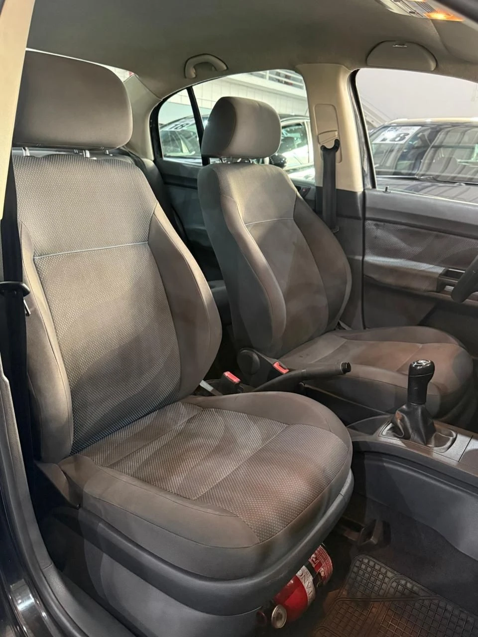 VOLKSWAGEN POLO SEDAN