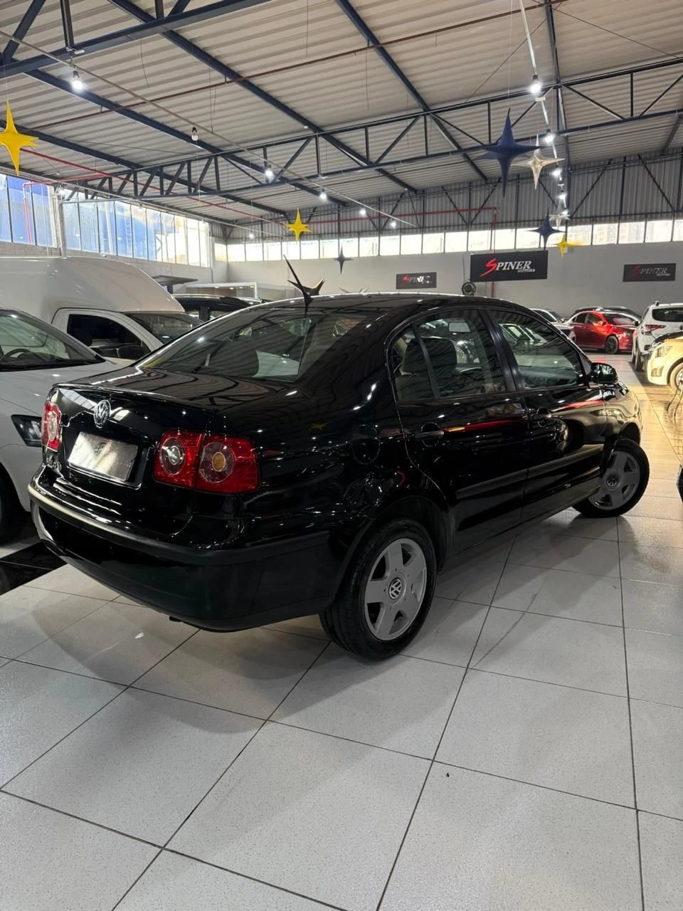 VOLKSWAGEN POLO SEDAN