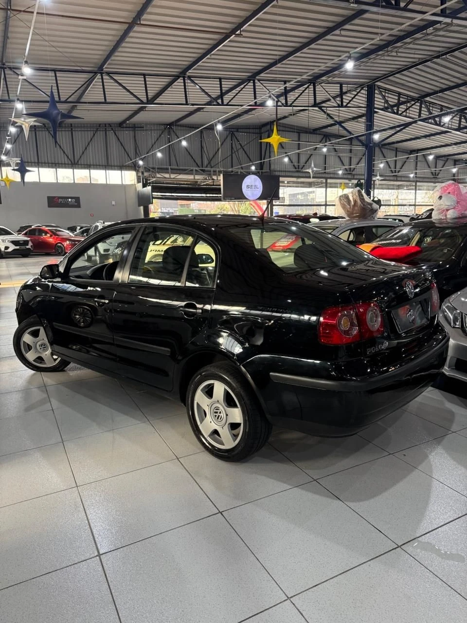 VOLKSWAGEN POLO SEDAN