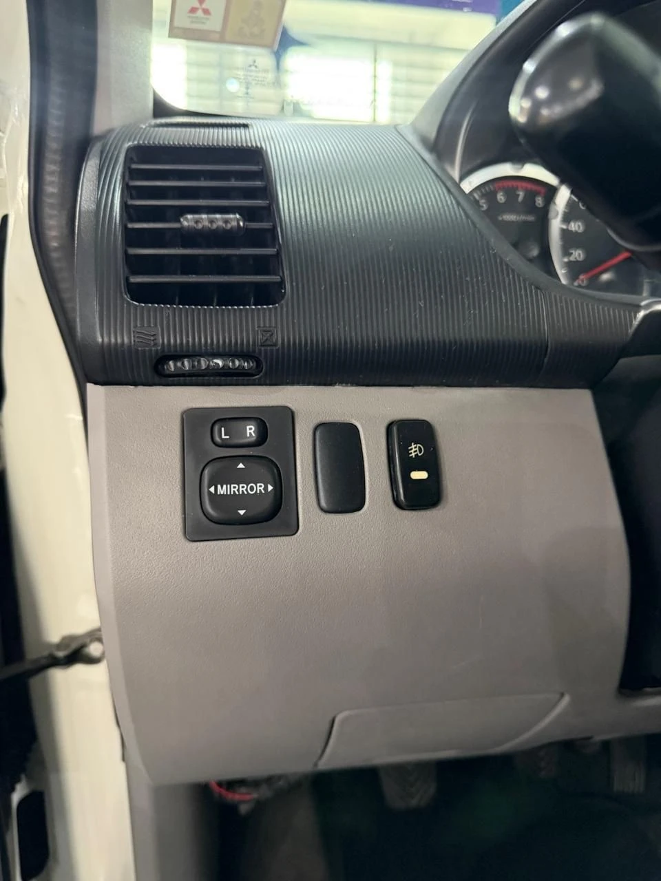 MITSUBISHI L200 TRITON