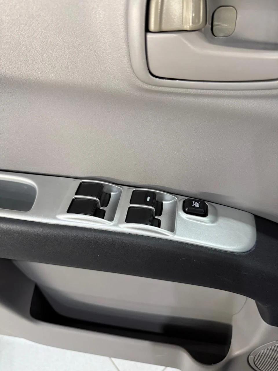 MITSUBISHI L200 TRITON