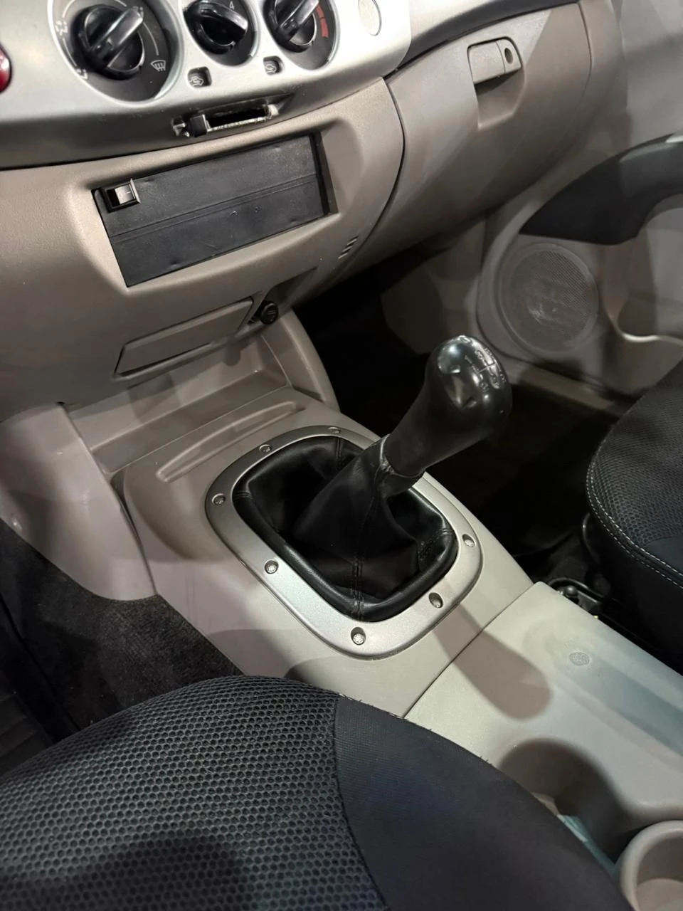 MITSUBISHI L200 TRITON