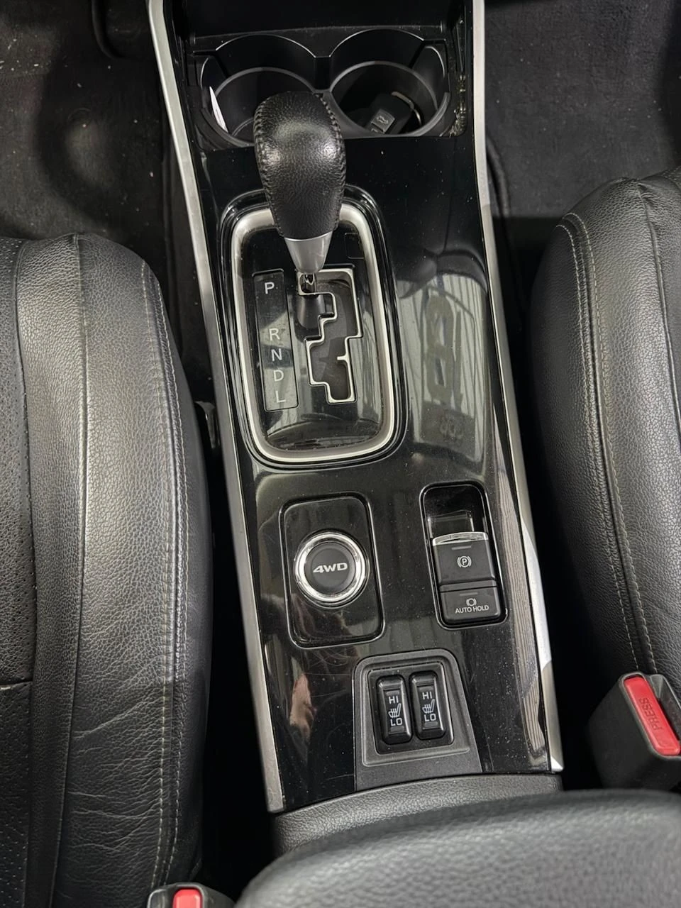 MITSUBISHI OUTLANDER