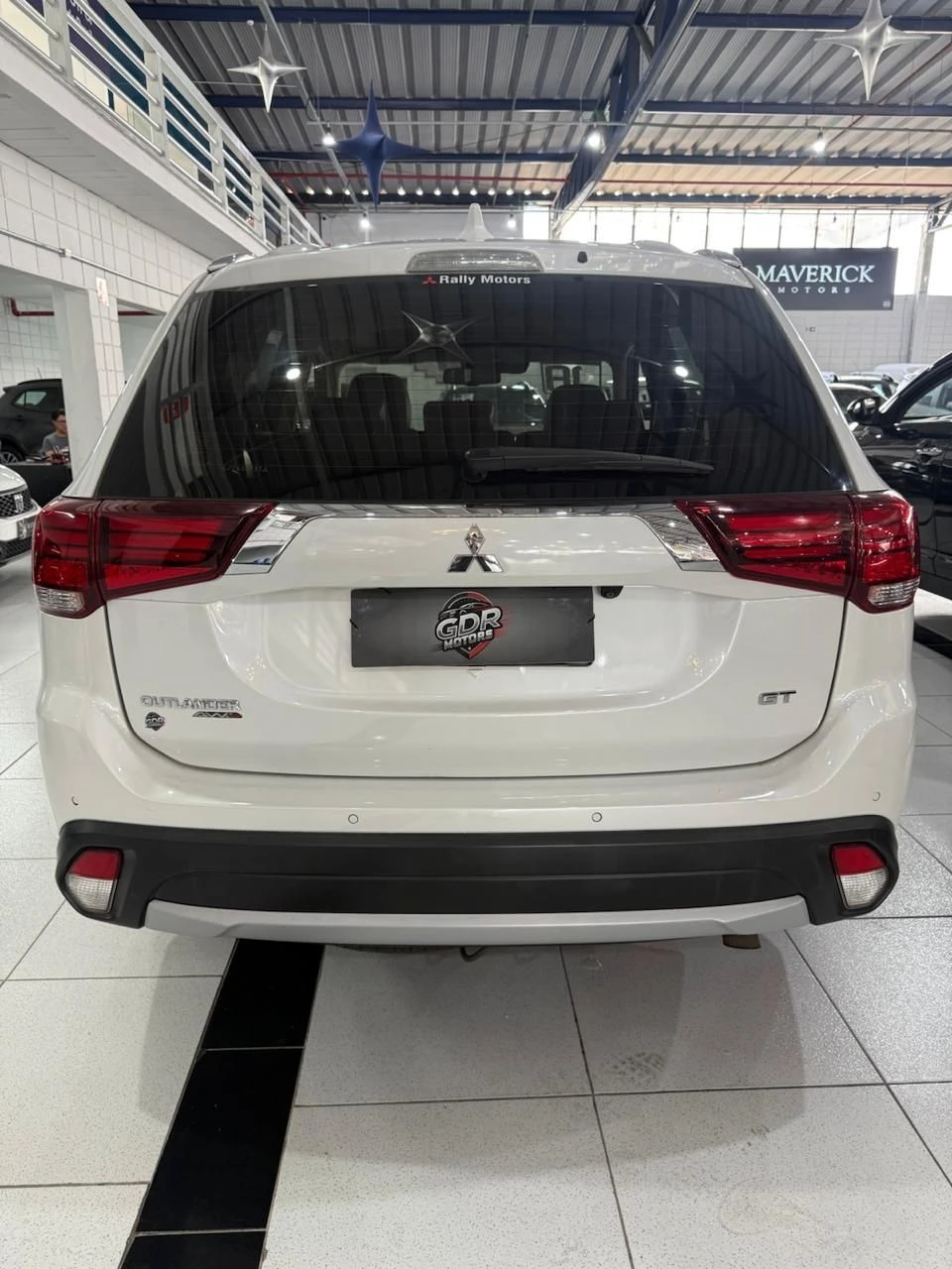 MITSUBISHI OUTLANDER