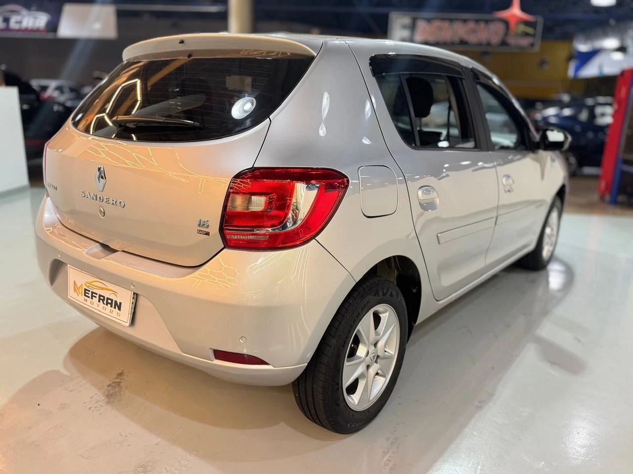 RENAULT SANDERO