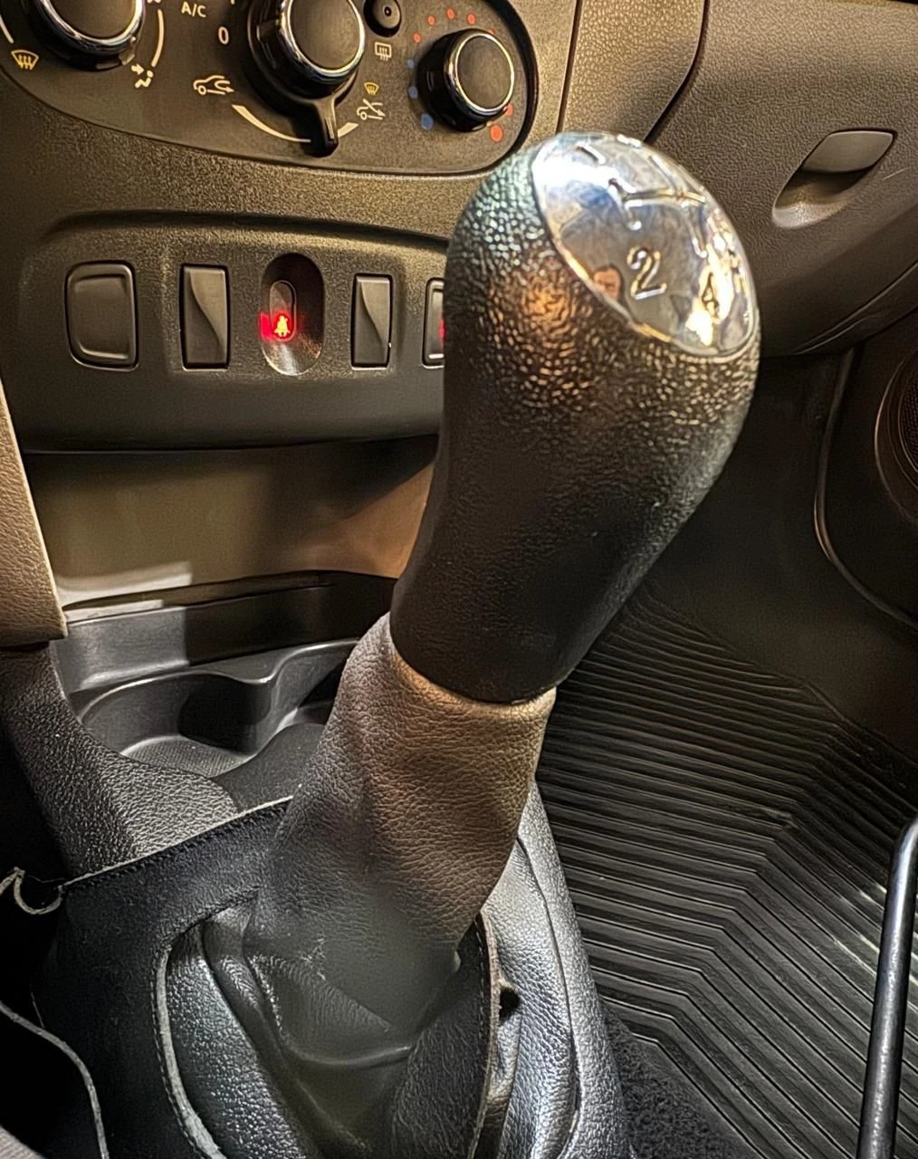 RENAULT LOGAN