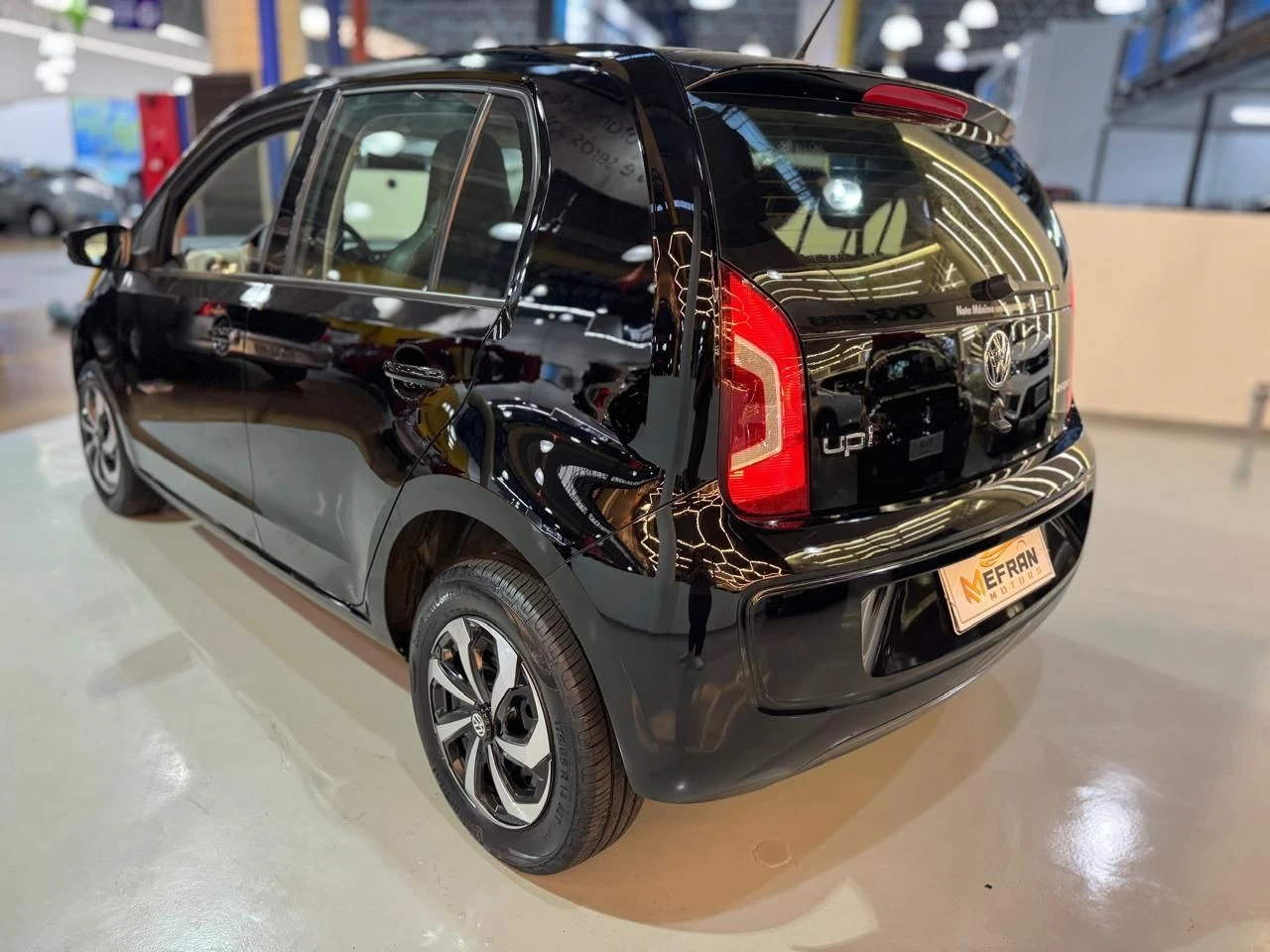 VOLKSWAGEN UP