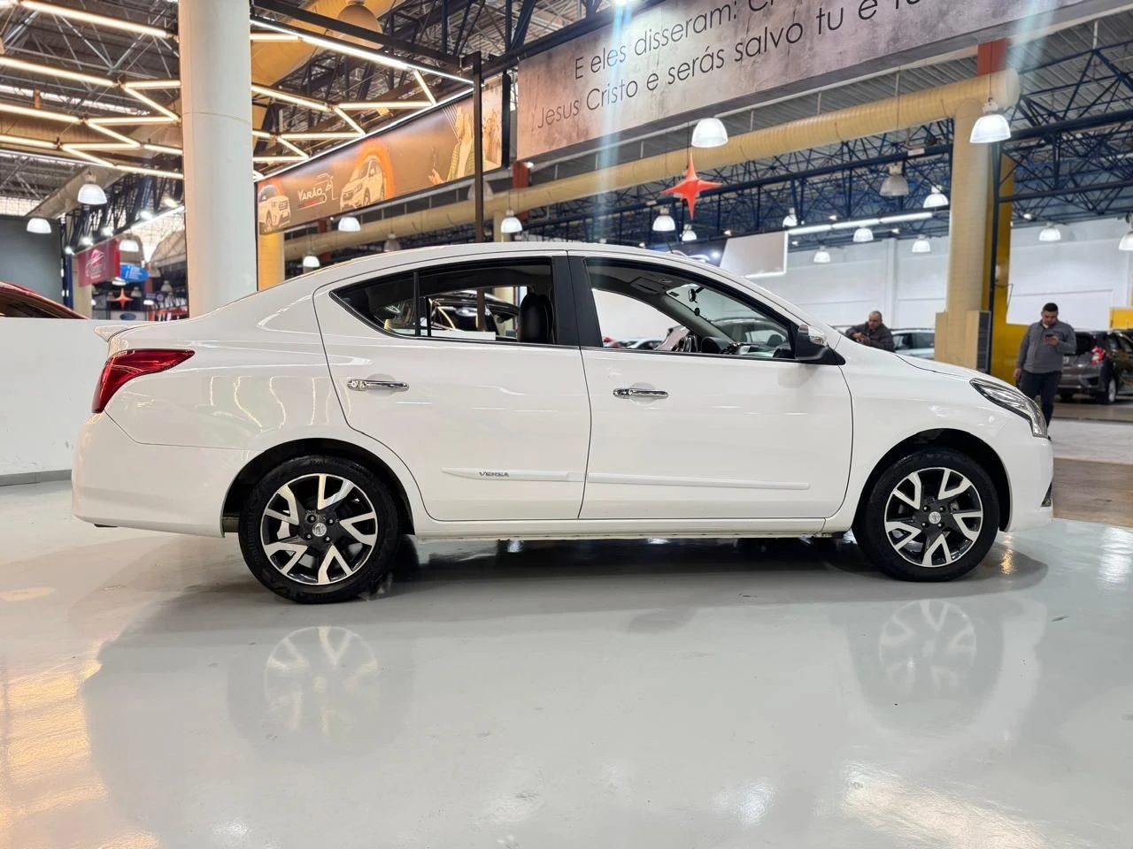 NISSAN VERSA
