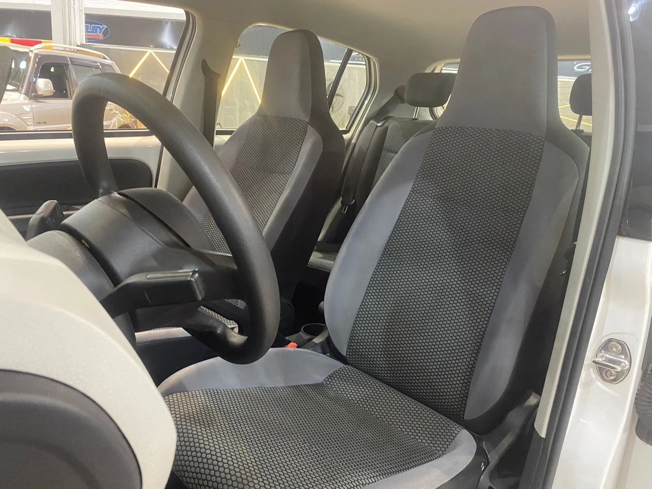 VOLKSWAGEN UP