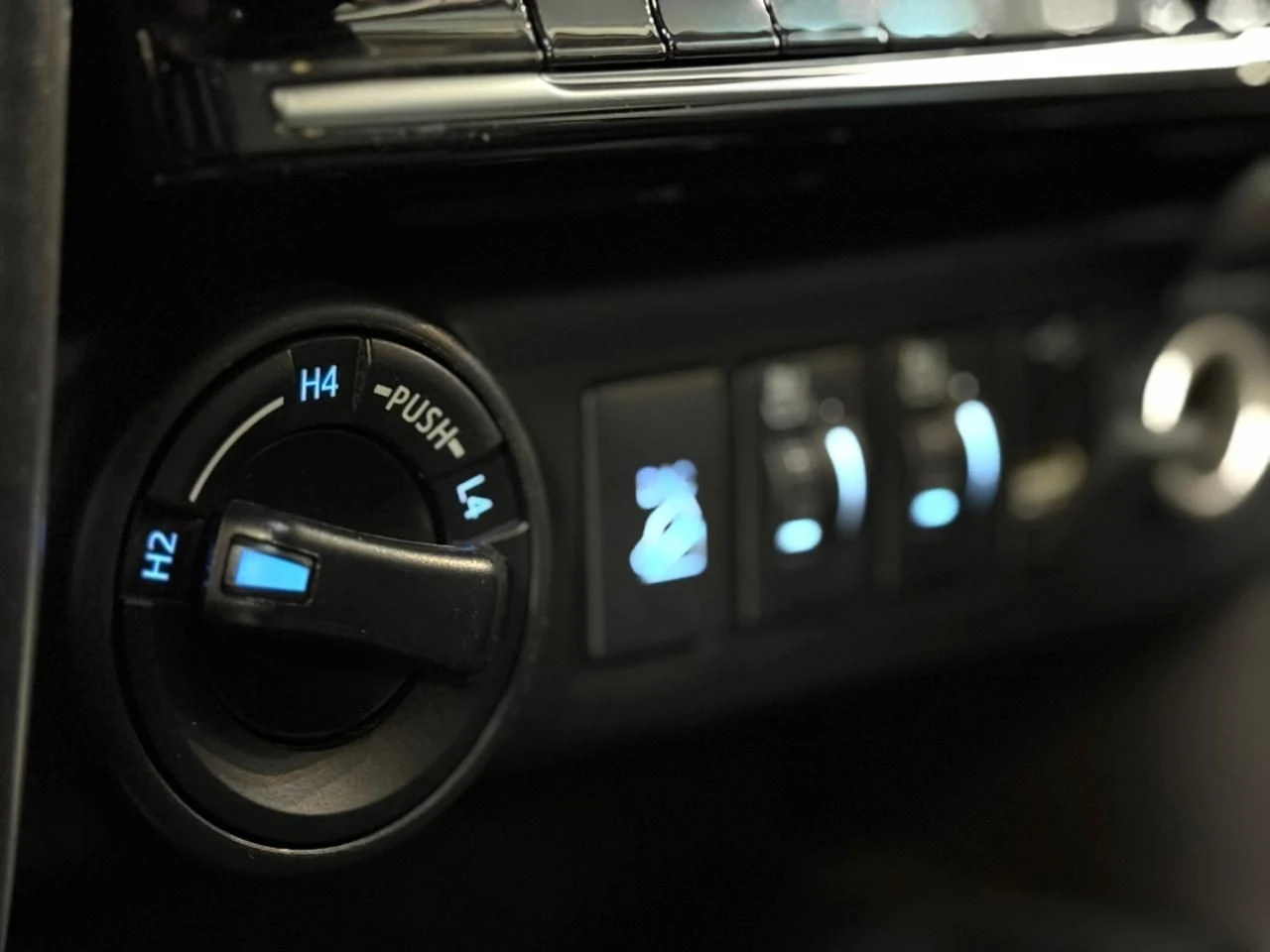 TOYOTA HILUX SW4