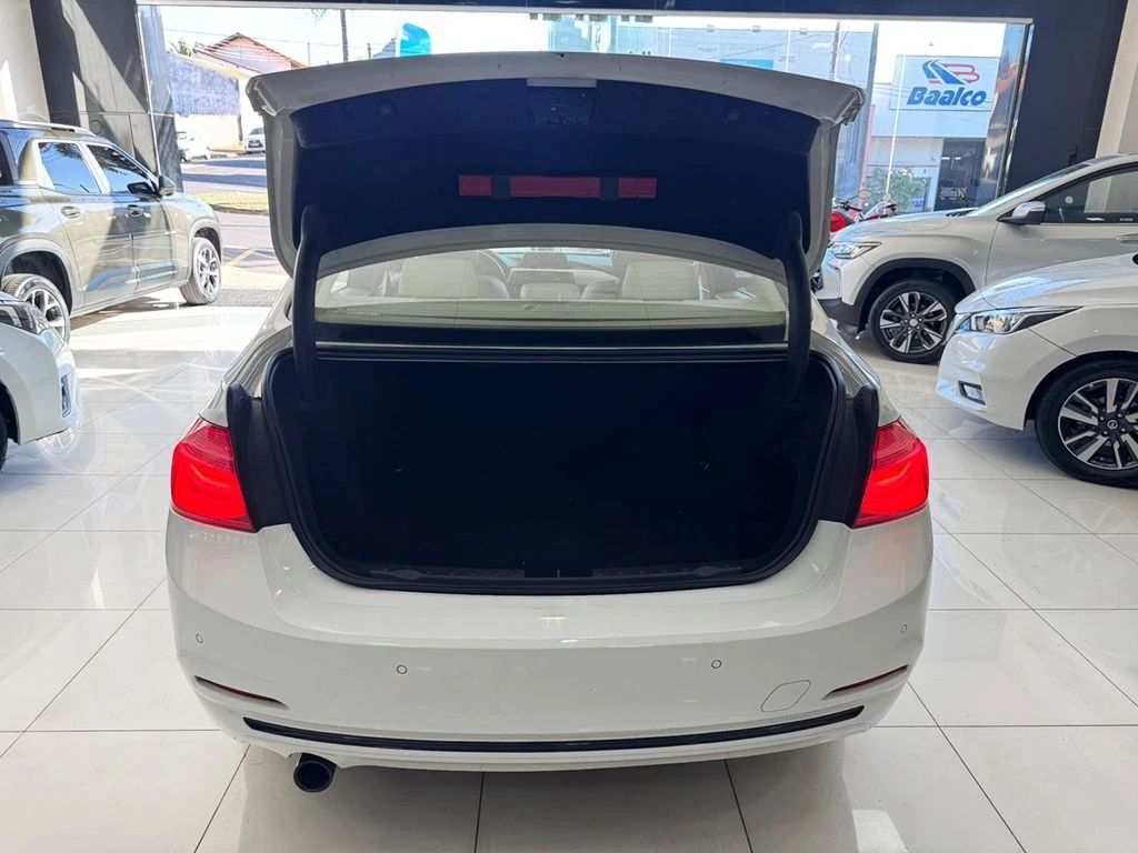 BMW 320I