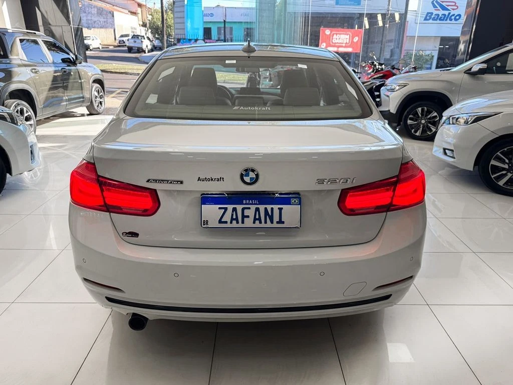 BMW 320I
