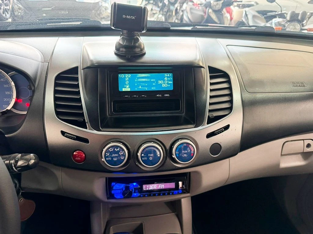 MITSUBISHI L200 TRITON