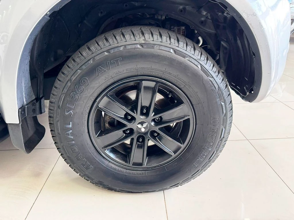 MITSUBISHI L200 TRITON