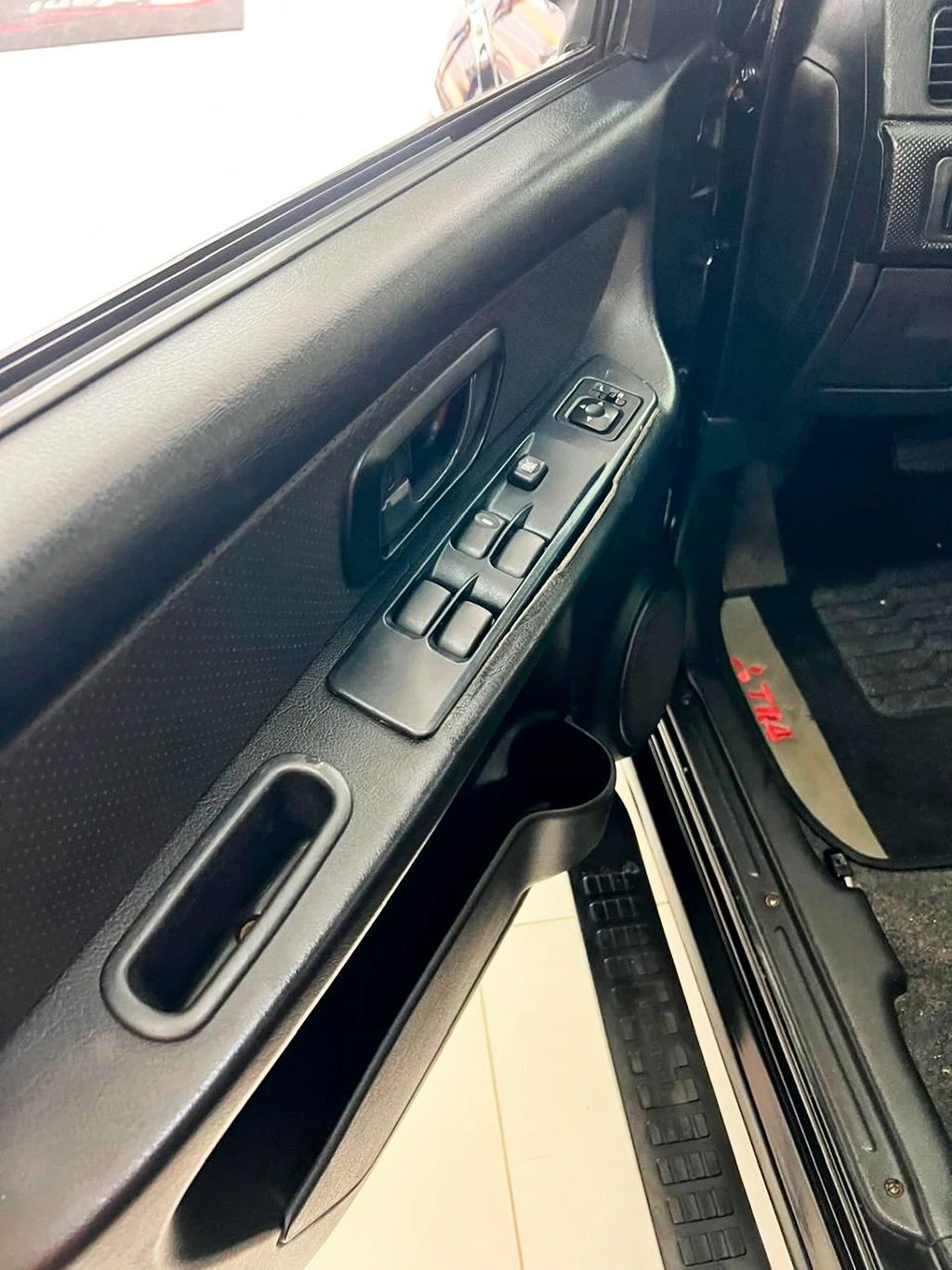 MITSUBISHI PAJERO TR4