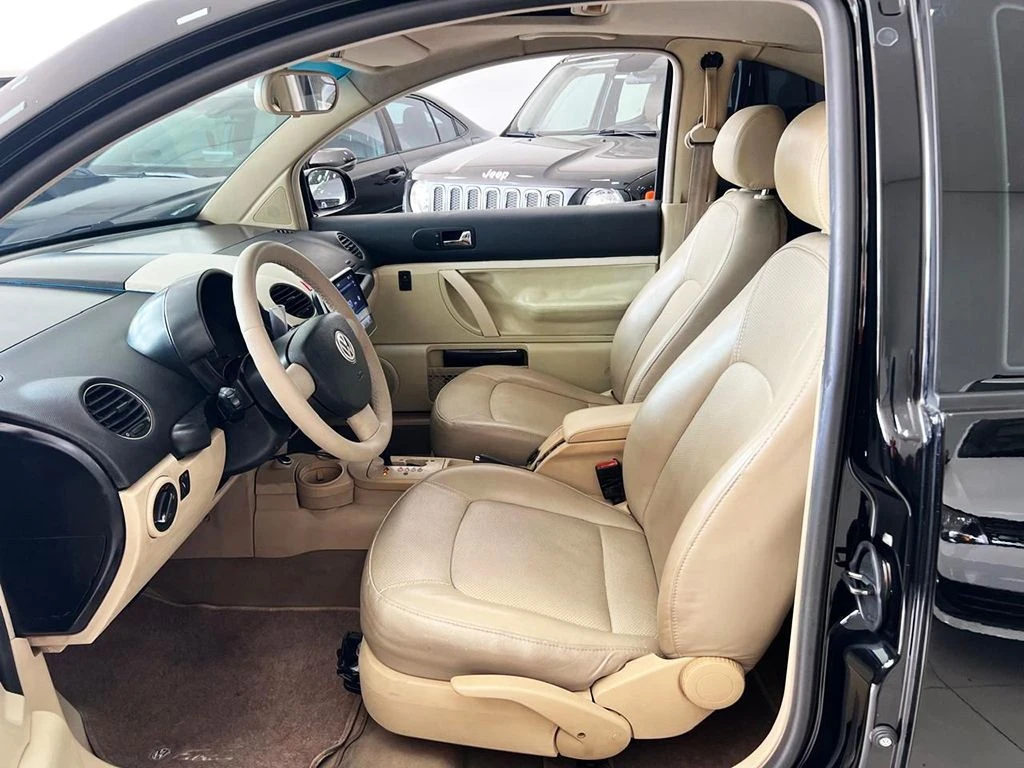 VOLKSWAGEN NEW BEETLE