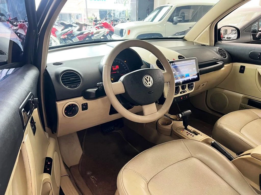 VOLKSWAGEN NEW BEETLE
