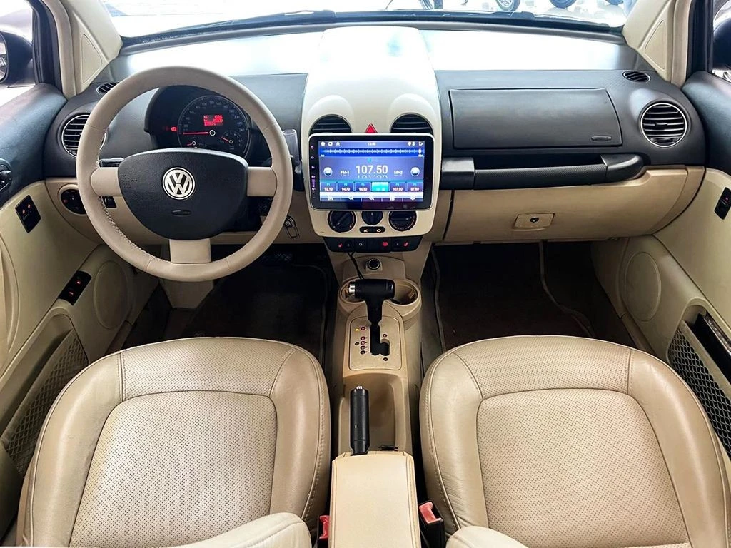 VOLKSWAGEN NEW BEETLE