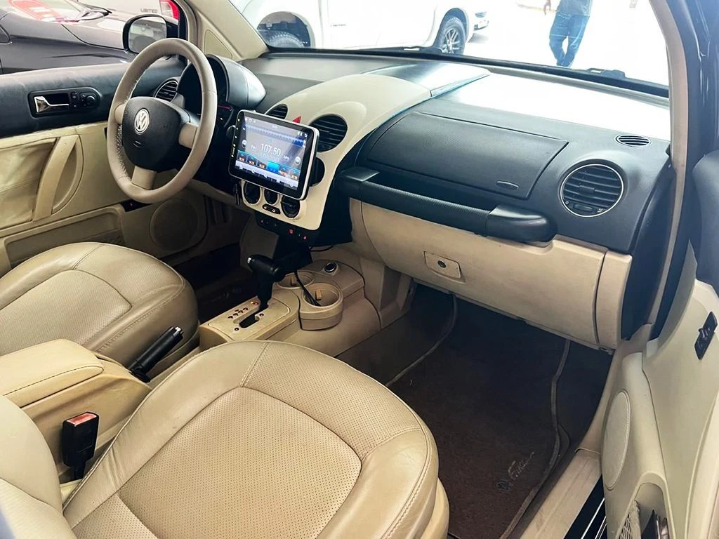 VOLKSWAGEN NEW BEETLE