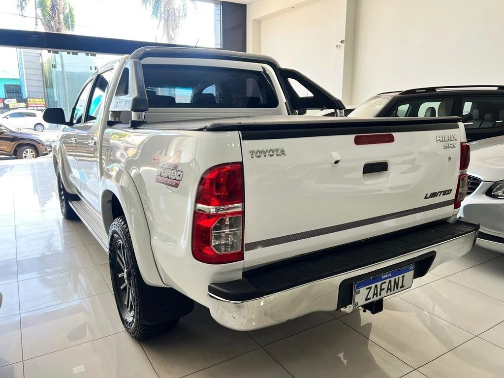 TOYOTA HILUX