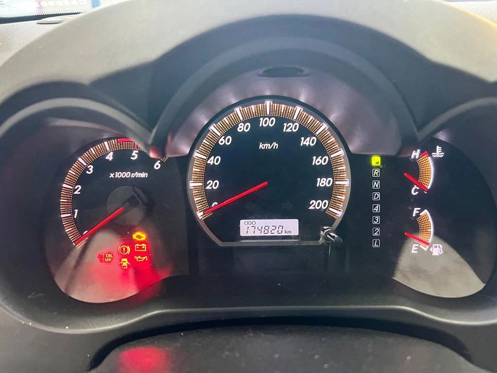 TOYOTA HILUX