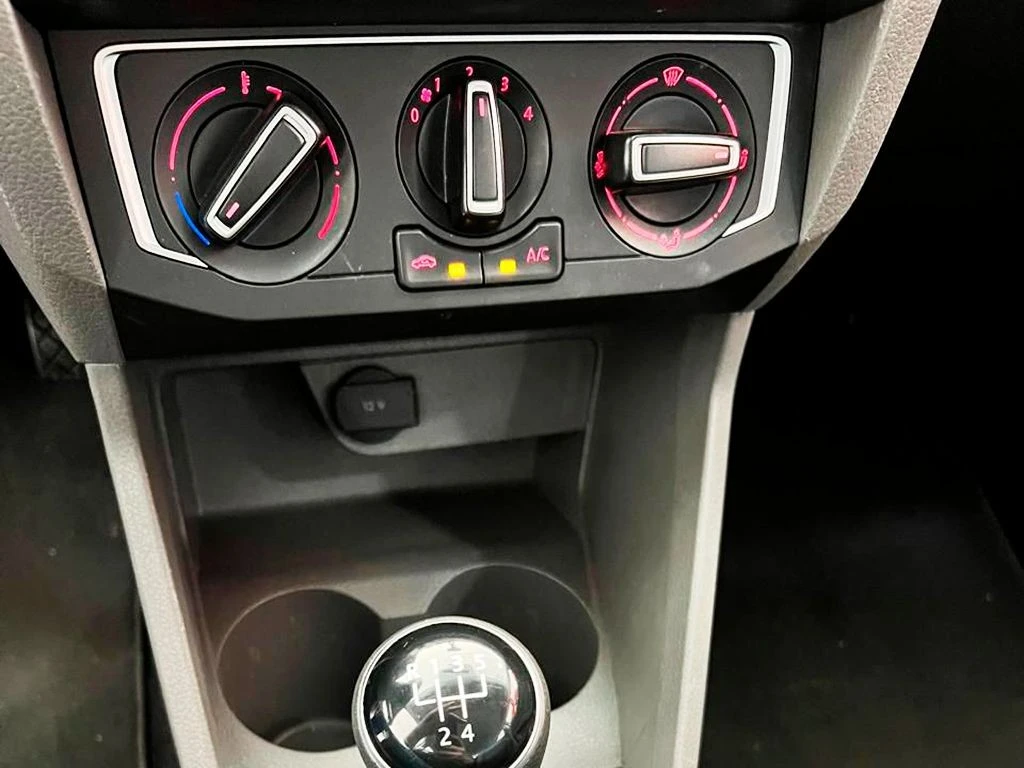 VOLKSWAGEN VOYAGE