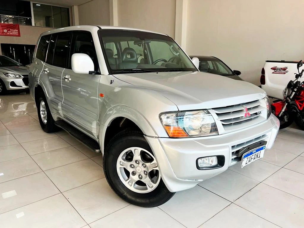 MITSUBISHI PAJERO