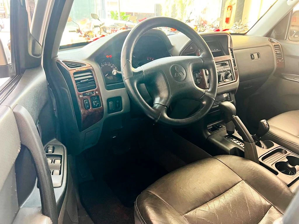 MITSUBISHI PAJERO